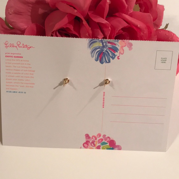 🌸💖PRETTY HEART SHAPED PIERCED EARRINGS💖🌸 - Picture 7 of 8